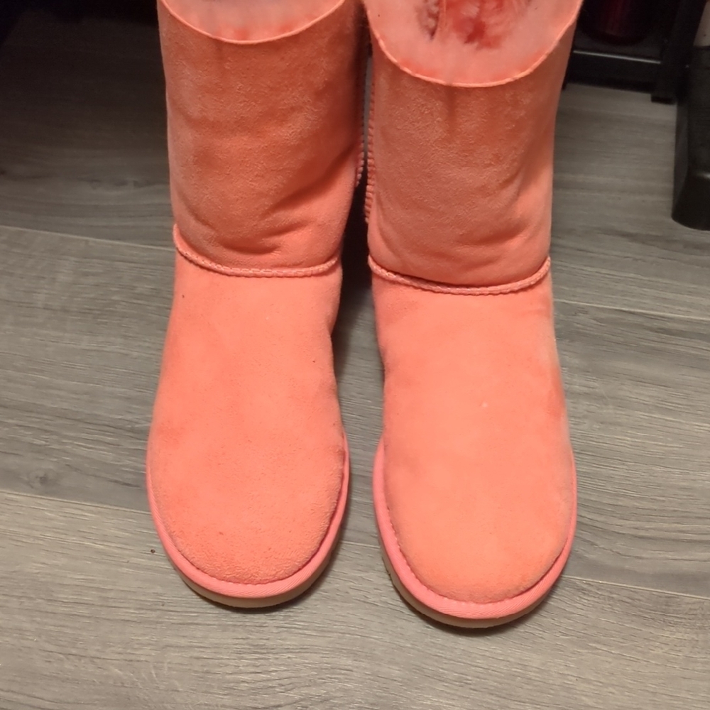 UGG Bailey Bow II Boots Size 9 Coral Color
